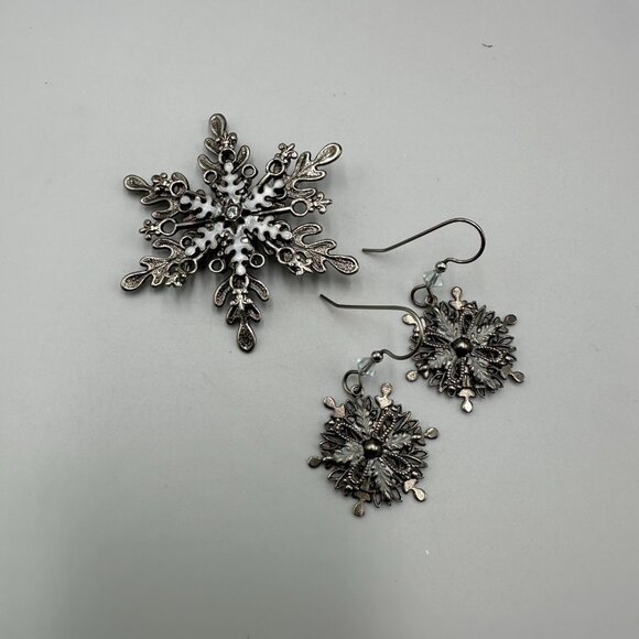 Snowflake Brooch Earring Set Silver Tone Winter Holiday Christmas Theme Jewelry - Picture 6 of 11